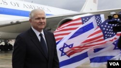 Robert Gates viajó a Tel Aviv, donde condenó los ataques a Jerusalén en los que murió una ciudadana británica.