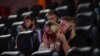 Buenos Aires abre cines, pero pandemia se intensifica en Brasil