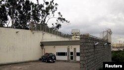 资料照片：14K“三合会”首领尹国驹即将从澳门这家被关押14年的监狱中释放（2012年11月26日）