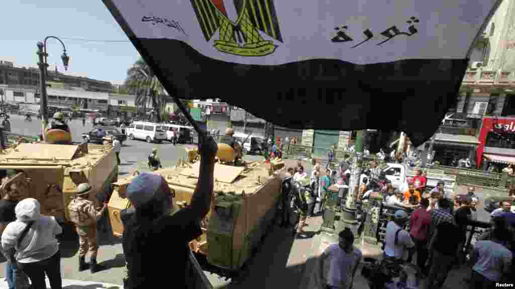 Protesters shout slogans against former president Hosni Mubarak's release from prison, in front of the courthouse and the Attorney General's office in downtown Cairo, August 23, 2013.