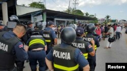 Los cubanos viajan legalmente a cualquier país para de allí tratar de llegar a Estados Unidos ilegalmente