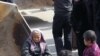 武漢拆遷戶上訪被逮撲﹐家屬省政府喊冤