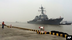 Chinese Navy personnel stand guard as guided missile destroyer USS Stethem arrives at the Shanghai International Passenger Quay for a scheduled port visit in Shanghai, China, Nov. 16, 2015. 