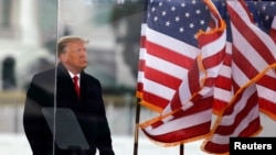 El presidente Donald Trump al final de un discurso pronunciado a sus seguidores en Washington, DC, el 6 de enero de 2020.
