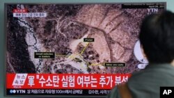 9月9日星期五南韓首爾火車站一名路人士觀看北韓核試爆新聞。