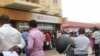 Filas desde madrugada para quem sonha ter casa em Luanda
