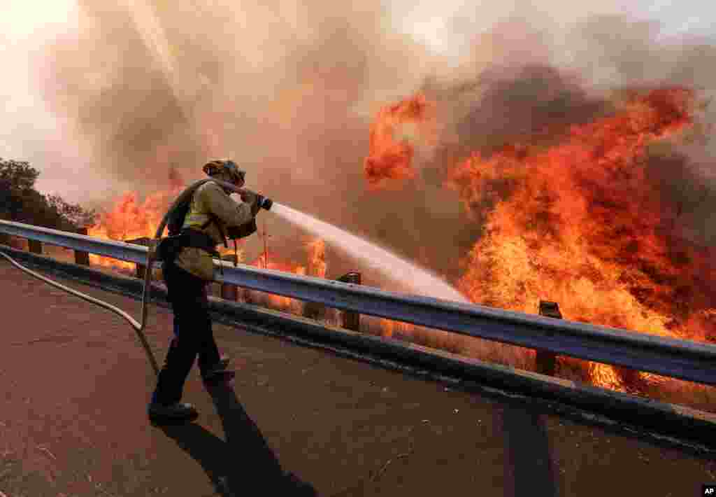 APTOPIX California Wildfires