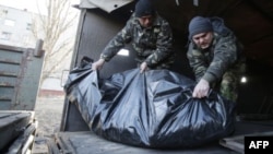 Ukrainian soldiers unload the bodies of their comrades killed in Debaltseve at a checkpoint near Horlivka on February 24.
