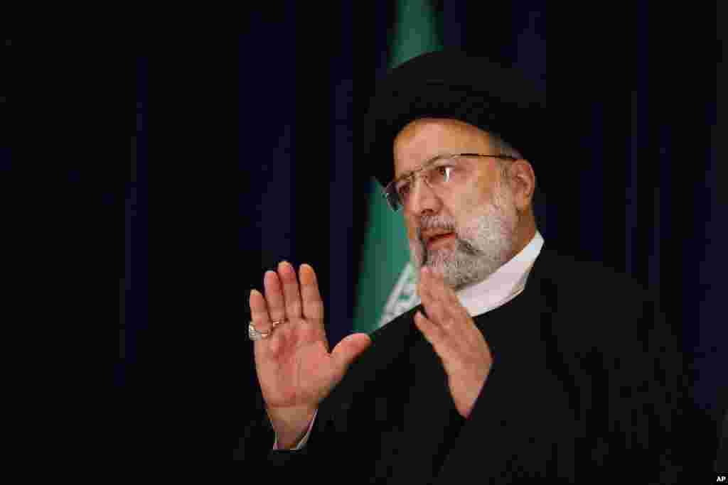 نیویارک د ۲۰۲۳م کال د سپتمبر ۲۰مه؛ د ایران ولسمشر ابراهیم رئیسي، د ملګرو ملتونو د عمومي غونډې په څنډه کې د یو خبري کنفرانس په مهال