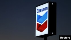 ARCHIVO: Logo de Chevron en una gasolinera de la California en 2016.