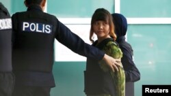 말레이시아에서 김정남 암살 혐의로 재판을 받고 있는 베트남인 도안 티 흐엉이 9일 법정에 출두하고 있다.