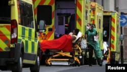 Medical workers transport a patient from an ambulance at the Royal London Hospital amid the spread of the coronavirus disease (COVID-19) pandemic, in London, Britain, Jan. 10, 2021. 