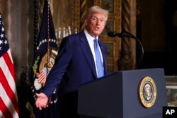 Predsednik Donald Tramp govori u Mar-a-Lagu u Palm Biču, Florida, 18. februara 2025.