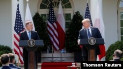 El presidente de Polonia, Andrzej Duda, a la izquierda, junto con su homólogo estadounidense, Donald Trump, durante la rueda de prensa conjunta en la Casa Blanca.