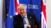 Le Premier ministre britannique Boris Johnson quitte le podium après un discours et une conférence de presse lors d'un sommet de l'UE à Bruxelles, le 17 octobre 2019.
