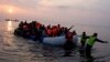 L'UE exhorte les ONG à signer un "code de conduite" italien