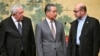 资料照片：2024年7月23日，中国外长王毅在北京钓鱼台国宾馆为巴勒斯坦各派主持“和解对话”。左为法塔赫副主席马哈茂德·阿卢尔(Mahmud al-Aloul)，右边是哈马斯高级成员穆萨·阿布·马尔祖克(Mussa Abu Marzuk)。