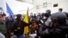 Совместное заседание палат Конгресса прервано из-за беспорядков у Капитолия