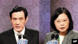 馬英九和蔡英文在12月17日的總統候選人辯論中