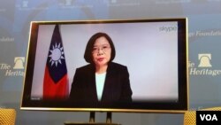 台灣總統蔡英文2019年3月27日從過境地點夏威夷通過視訊對美國智庫傳統基金會發表演說（美國之音鐘辰芳拍攝）