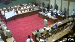 Rapat internal Komisi XI DPR (26/3) menyetujui Agus Martowardojo sebagai Gubernur Bank Indonesia (BI) periode 2013-2018 (foto: VOA/Andylala). 