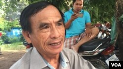 លោក​ ជា​ សុផាត​ តំណាង​ពលរដ្ឋ​មាន​ទំនាស់​ដីធ្លី​ក្នុង​ខ័ណ្ឌ​ជ្រោយ​ចង្វារ​ កាលពី​ថ្ងៃ​ ទី១២ ខែ​កក្កដា​ ឆ្នាំ​ ២០១៧ និយាយ​នៅ​មុខ​សភា​ជាតិ​ពី​ទំនាស់​ដីធ្លី​ដែល​មិន​ទាន់​ត្រូវ​បាន​ដោះស្រាយ​ជិត​ ១០​ឆ្នាំ។ (ហ៊ុល រស្មី/VOA)