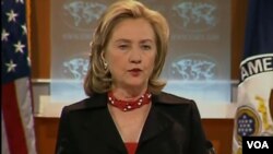 "La historia ha demostrado que los gobiernos que respetan los DD.HH. han sido siempre más estables y más prósperos", señaló Clinton.
