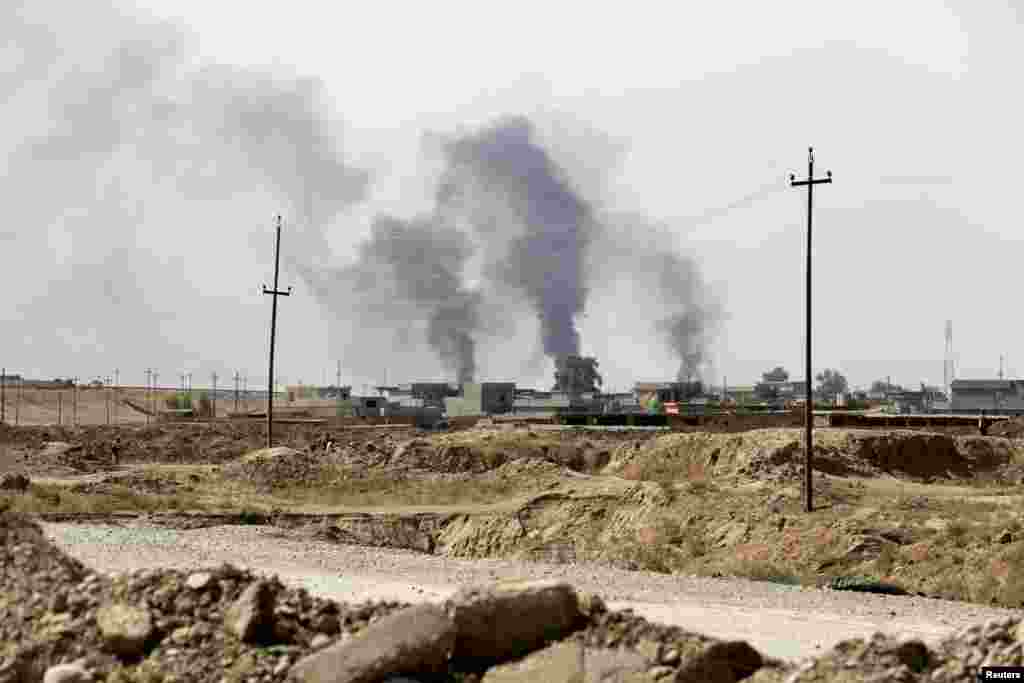Sulaymon Bek shaharchasida "Islomiy davlat" jangari guruhi hamda kurd va shia jangchilari o'rtasida kuchli to'qnashuv yuz berdi, 1-sentabr, 2014-yil.