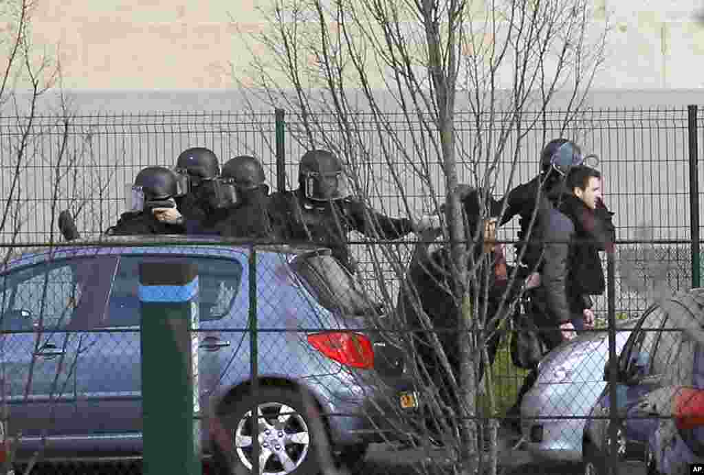Police officers arrive at a hostage-taking situation at a kosher market, in Paris, Jan. 9, 2015.