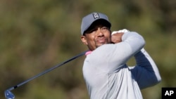 Tiger Woods bertanding di Farmers Insurance Open golf tournament, 27 Januari 2017 di Torrey Pines Golf Course in San Diego. (Foto:dok)