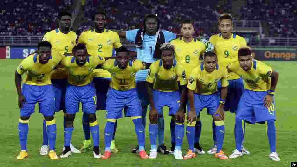 L'équipe nationale du Gabon, pose [pur une photo avant le match de la CAN Groupe A match de football contre le Congo à Bata, en Guinée équatoriale, mercredi 21 janvier 2015..