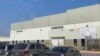 Los autos están estacionados afuera de la planta de autopartes de Tridonex, propiedad de Cardone Industries, con sede en Filadelfia, en Matamoros, México, el 25 de enero de 2021. Fotografía tomada el 25 de enero de 2021.