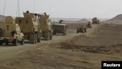 Des véhicules de l’armée égyptienne en patrouille dans la péninsule du Sinaï, Egypte, 4 mars 2018.