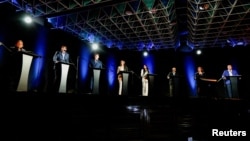 Ocho precandidatos de la oposición a la primaria del 22 de octubre participan en su primer debate, en Caracas. Asistieron María Corina Machado, Andrés Velásquez, Carlos Prosperi, Tamara Adrián, Andrés Caleca, César Pérez Vivas, Delsa Solórzano y Freddy Superlano.