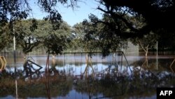 Según las autoridades locales, al menos 126 personas han muerto en las inundaciones, 141 están desaparecidas, alrededor de 2 millones de personas han sido afectadas y más de 400.000 están sin hogar.