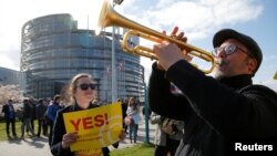 A fines de marzo el Parlamento Europeo aprobó la nueva norma que busca dar solución al polémico tema que se discute desde 2016. 