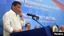 លោក​ប្រធានាធិបតី Rodrigo Duterte ថ្លែង​នៅ​ក្នុង​កិច្ចប្រជុំ​សហគមន៍​ហ្វីលីពីន​នៅ​ក្នុង​ក្រុង​ហាណូយ ប្រទេស​វៀតណាម កាលពី​ថ្ងៃទី២៨ ខែកញ្ញា ឆ្នាំ២០១៦។