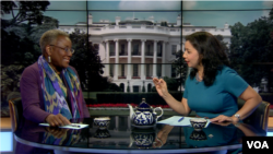 AQSh elchisi Pamela Spratlen "Amerika Ovozi" studiyasida Navbahor Imamova bilan, 18-may, 2018 