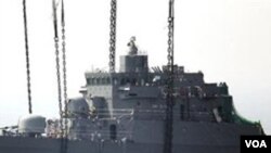 Sebagian bangkai kapal Cheonan diangkut dari dalam laut, 24 April lalu.