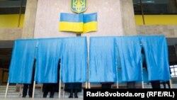 В Україні формуються нові партії. Сьогодні оголошено про «Демальянс». Екс-президент Грузії Саакашвілі каже, що в Україні переможе нова політсила, і працює на створенням такої.