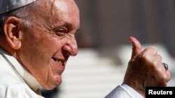 ARCHIVO: El papa Francisco durante una audiencia general en el Vaticano el 18 de mayo de 2018.