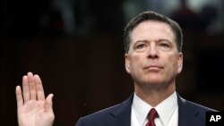前联调局局长科米在参议院情报委员会宣誓作证。（2017年6月8日）