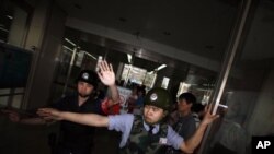 2012年5月4日中国警方阻止外国记者到朝阳医院采访陈光诚