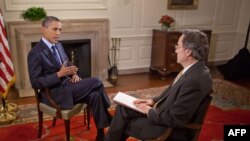 Prezident Obama "Amerika Ovozi" muxbiri Andre de Neshnera bilan suhbatda, Oq Uy, 22 iyun 2011