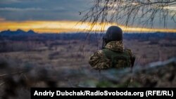 Український військовослужбовець на Донбасі, 13 грудня 2017 року
