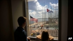 La bandera estadounidense se izó por primera vez en 54 años en La Habana. 