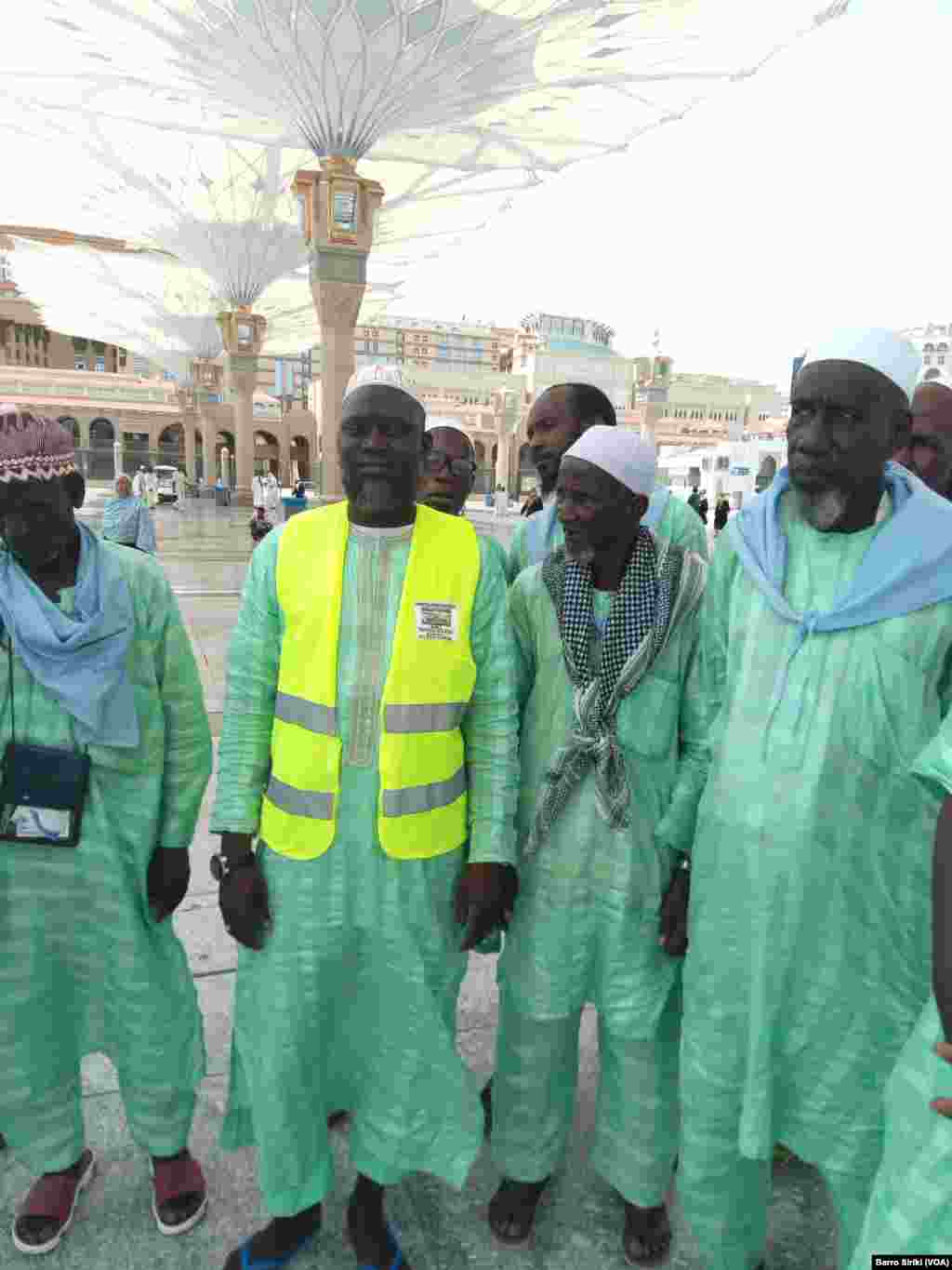 Wasu daga cikin masu ayyukan hajji daga kasar Mali a Kasar Saudiya. 