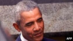 L'ancien président des Etats-Unis, Barack Obama, avec le Premier ministre japonais, à Tokyo, le 25 mars 2018.