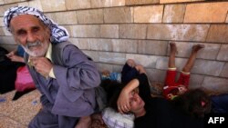 Des chrétiens ayant fui Qaraqosh à l'approche des islamistes