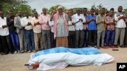 Sahrana novinara Mohameda Abdikarima Moalima Adama, reportera londonske televizije Universal, 27. jula 2015. 